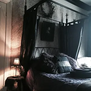 Bats And Broomsticks Guest house Whitby